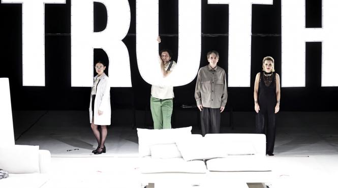 spectacolul adevarul invitat in stagiunea estivala a artelor spectacolului a teatrului de stat constanta