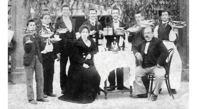 expozitie dedicata ritualului servirii mesei in prima jumatate a secolului xx