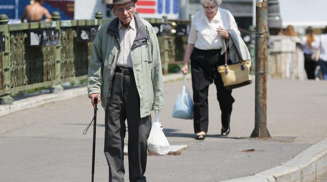 20 judete mai multi pensionari angajati