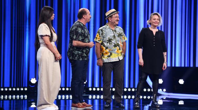 romica tociu si cornel palade pentru prima data pe scena iumor alaturi de fiicele lor daria si ada cel de al 17 lea sezon va avea premiera pe 7 septembrie de la 20 00 la antena 1