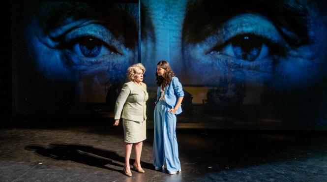 premiera pe tara in deschiderea stagiunii nationalului iesean haga de sasha denisova in regia lui cristian hadji culea