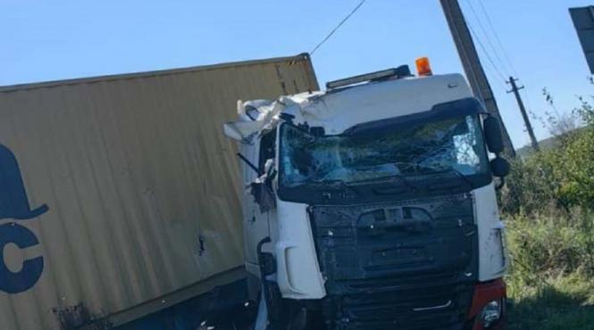 tir rasturnat de 581 iesirea husi soferul stare grava