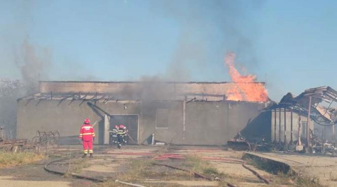 incendiul maramures pericolul extindere eliminat persoane evacuate reintors case