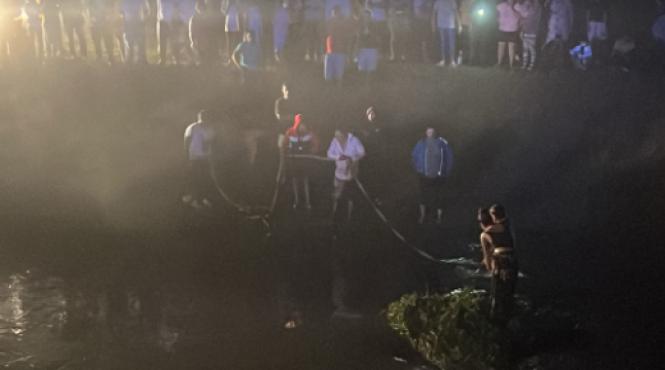 masina scufundata ape constanta pasageri copii salvati pompieri