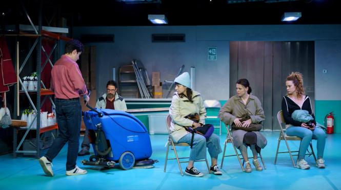 o lume a marginalilor pe care viata i a pus greu la incercare un nou spectacol marca sanziana stoican la teatrul nottara