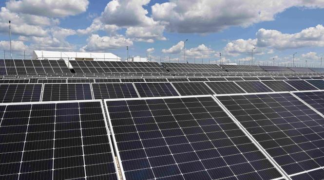 consum energie fotovoltaica capacitate stocare vehicule electrice tesla