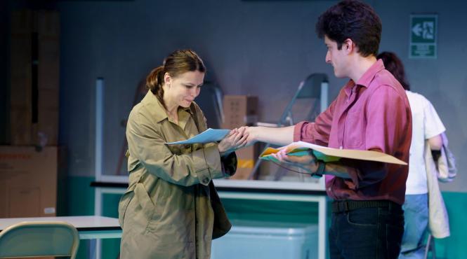 o lume a marginalilor pe care viata i a pus greu la incercare un nou spectacol marca sanziana stoican la teatrul nottara