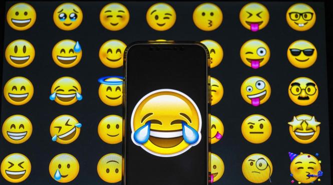 8 emoji apar anul viitor smartphone computer