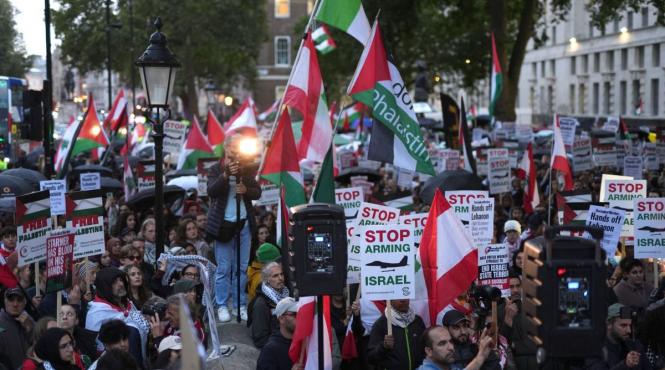 un an atac hamas israel demonstratie masiva pro palestiniana londra