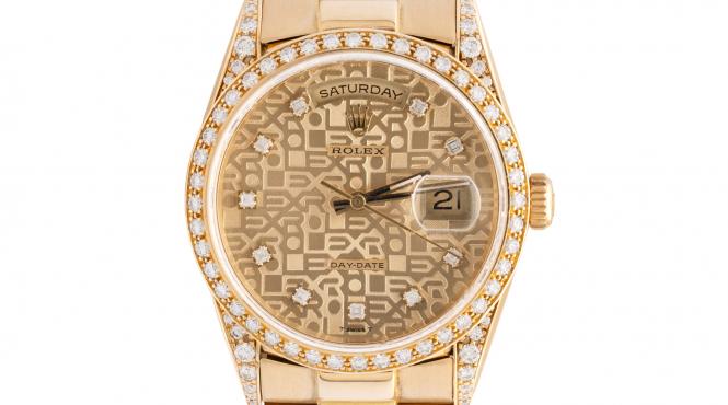 ceasuri importante o impresionanta colectie haute couture a directorului de creatie marc jacobs si un adevarat parc de masini clasice in noua licitatie de eleganta de la artmark