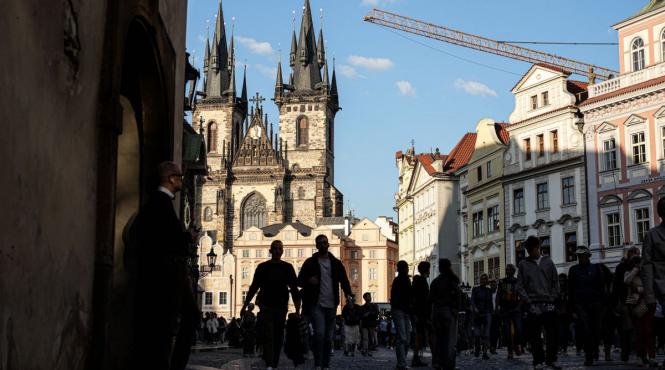 capitala europeana interzice tururi ghidate pub uri