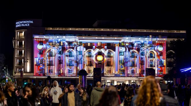 record de vizitatori la cea de a viii a editie spotlight festivalul international al luminii 300 000 de persoane au participat la spectacolele de lumina si experientele interactive pe calea victoriei si la arcub hanul gabroveni