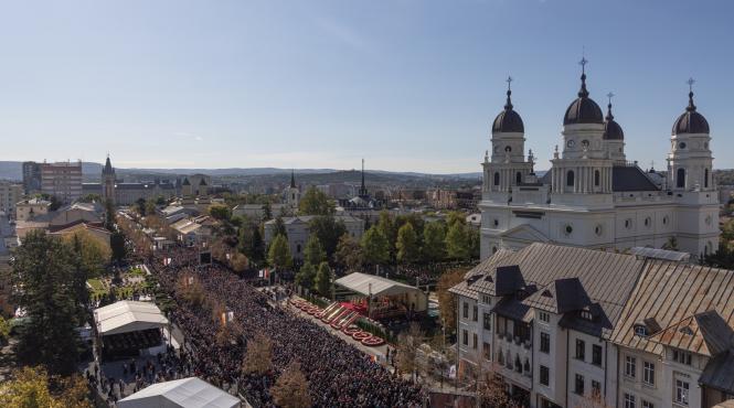 zute mii pelerini sfanta parascheva inchinat racla