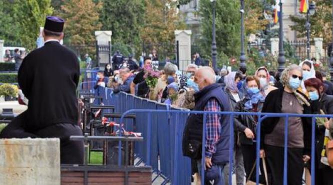 castig femeie reciclare pet uri aruncate pelerinii sf parascheva