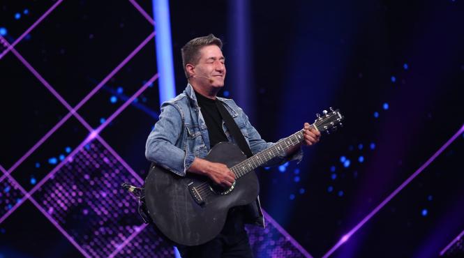 radu pietreanu invitatul special al serii in editia iumor difuzata maine seara de la 20 00 la antena 1 cheloo radu a venit cu voie buna cantec si muzica si a oferit un cutremur artistic