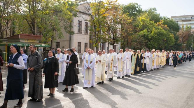 procesiune in cinstea sfantului papa ioan paul al ii lea pe strazile capitalei