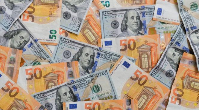 jumatate tranzactii imobiliare cash