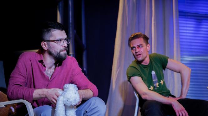 orfani reprezentatii dedicate adolescentilor si dezbateri cu echipa artistica la arthubx