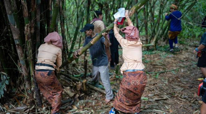 anca turcasiu si andreea samson au luat amuleta si jokerul la asia express oana paraschiv legata la ochi in cursa pentru imunitate mor daca merg asa toata ziua