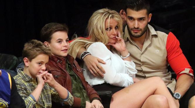 britney spears casatorit ea insasi