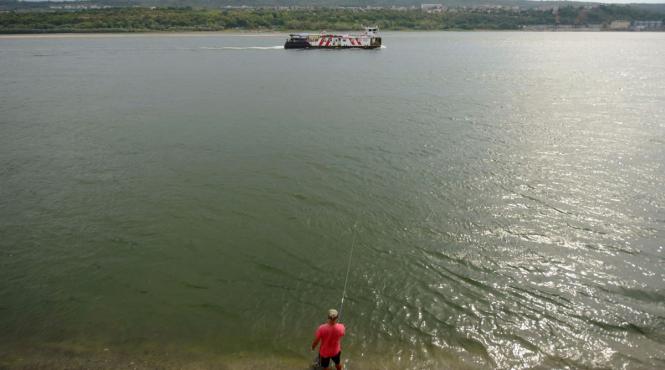 accident naval tulcea ambarcatiune rasturnare om mort