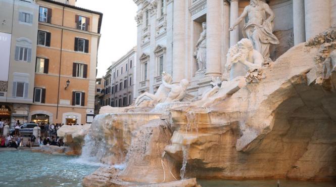inlocuirea fantanii trevi roma reactii turisti
