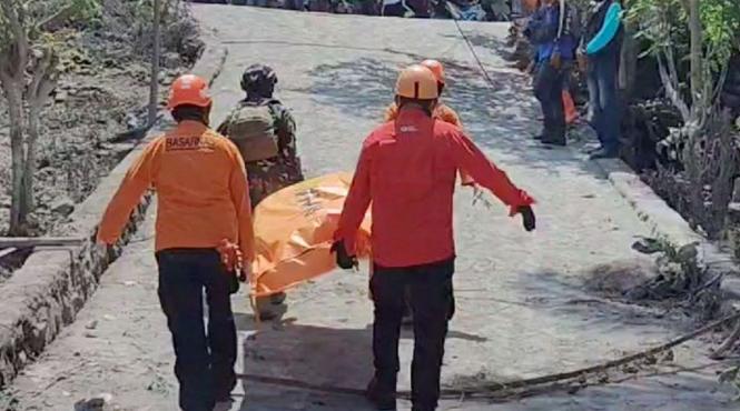 eruptie vulcan indonezia decese mii oameni evacuati