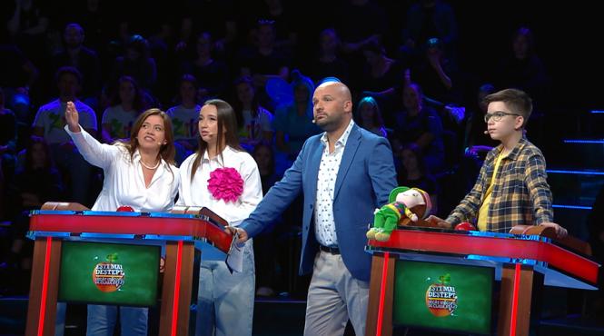 mirela retegan si maya sorian vin in platoul esti mai destept decat un copil de clasa a v a astazi de la ora 18 00 la antena 1