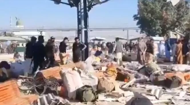 atentat bomba tren pakistan 17 oameni murit