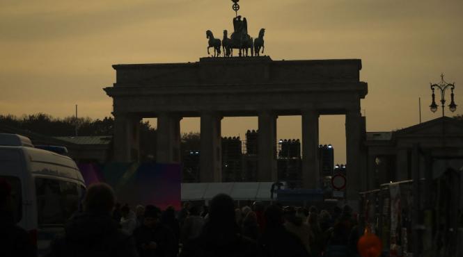 zeci de mii de oameni sarbatoresc in germania 35 de ani de la caderea zidului berlinului