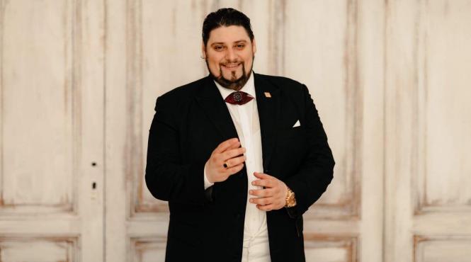 noi invitati se alatura tenorului stefan von korch in concertul christmas extravaganza pe 18 decembrie la sala dalles