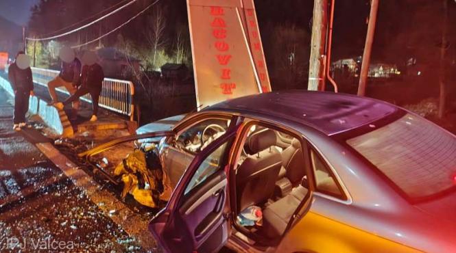 accident grav pe dn 7 valcea sase persoane intre care trei copii au ajuns la spital