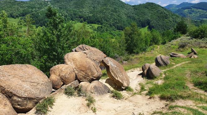 pietrele vii trovantii ulmet buzau valcea