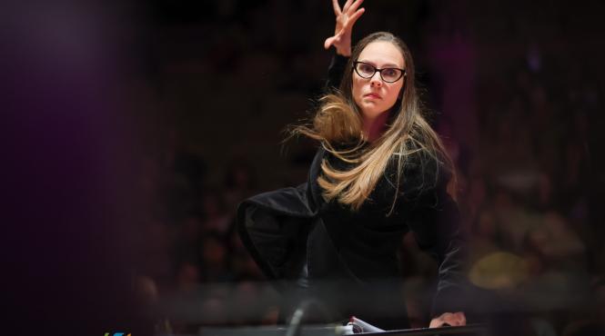 100 mozart cu simona strungaru solista si dirijoare alaturi de orchestra de camera radio