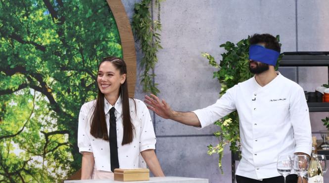 diseara la chefi la cutite juratii surprinsi de un tanar concurent pasionat de bucatarie de la 9 ani voi pregati un preparat de care cred ca nu a mai auzit niciunul dintre chefi