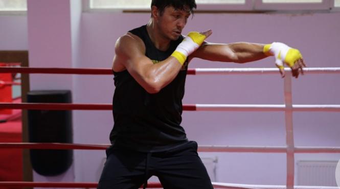 boxerul roman ronald gavril titlul mondial wbf categoria semigrea