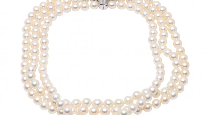 de la masa familiei prezidentiale ceausescu in licitatie la artmark