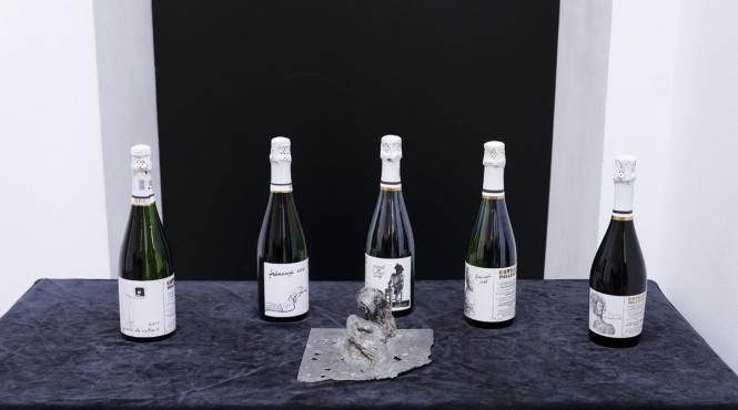 colectia de spumante millesime cotnari lansate la artmark cu etichete semnate de cinci artisti romani