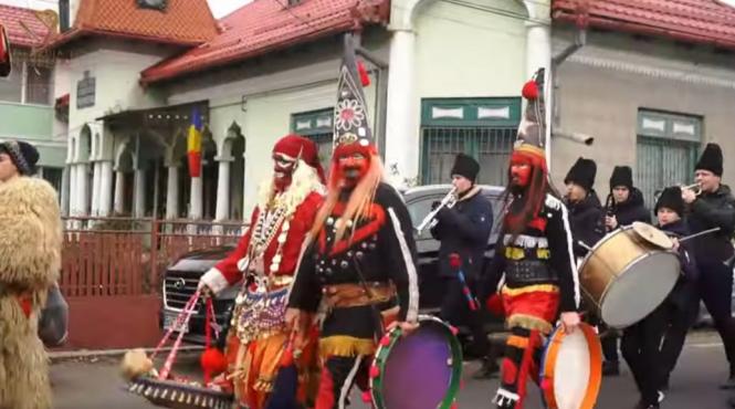 colindatori moroeni pietrosita costume populare