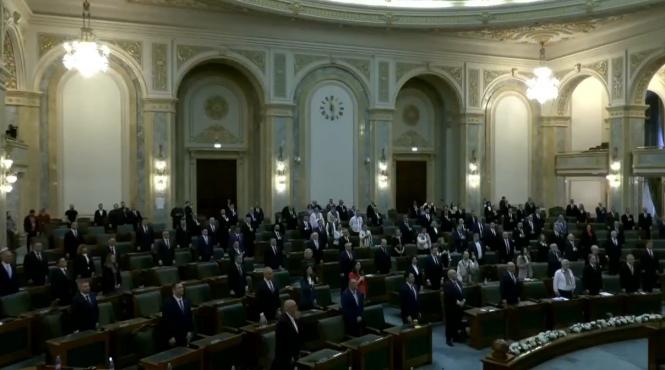 live senatorii depun juramantul in noua legislatura
