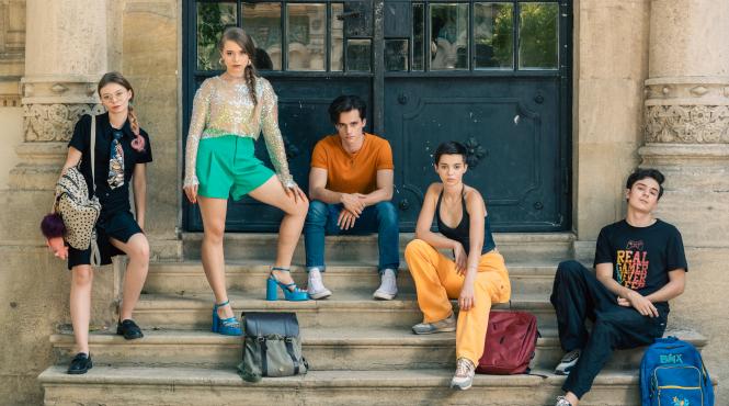 patru adolescenti se transforma in hotii de subiecte din 25 martie in cinematografe