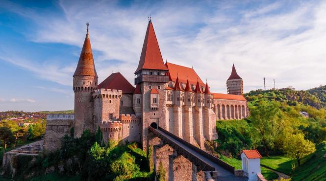 castelul corvinilor competitia destinatia anului