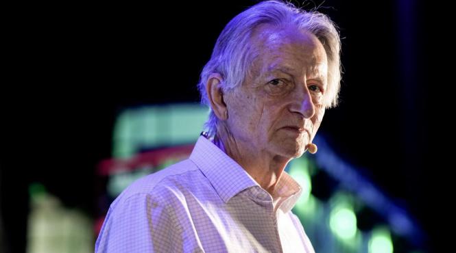 parinte ai geoffrey hinton tehnologie disparitie oameni 10 ani