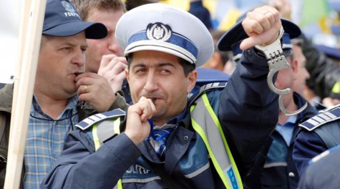 protest politisti luni guvern taie salarii ordonanta trenulet