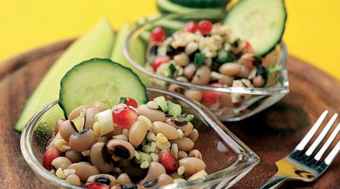 rodia simbolul abundentei 5 salate racoroase pentru masa de revelion