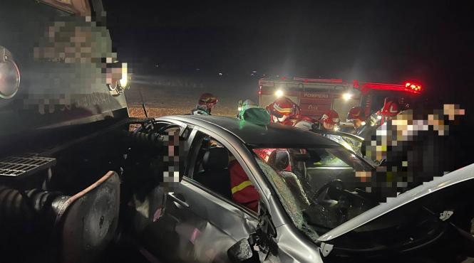 accident feroviar grav cu cinci victime un tren a lovit o masina in mures