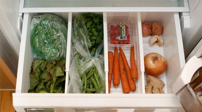 scapati miros urat frigider trucuri 4 pasi