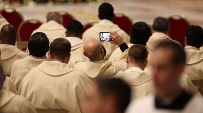 homosexuali permis devin preoti celibatari biserica catolica