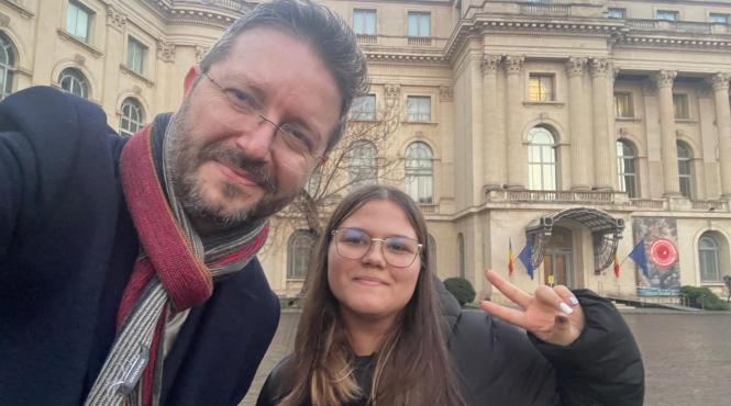 de ziua culturii nationale radio romania cultural a invitat pentru prima data la teatru o adolescenta din valcea