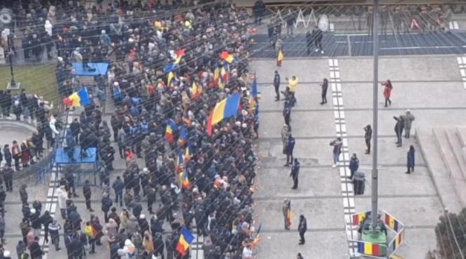 protest calin georgescu traverseaza centrul orasului piata victoriei